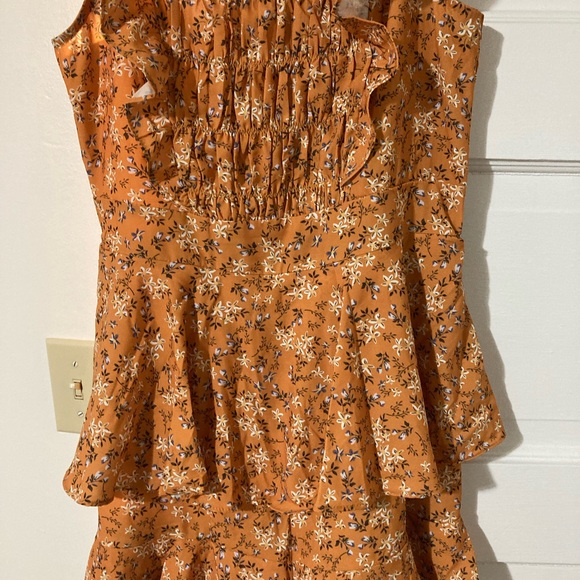 NWOTS Ladies Floral Romper - Picture 3 of 8